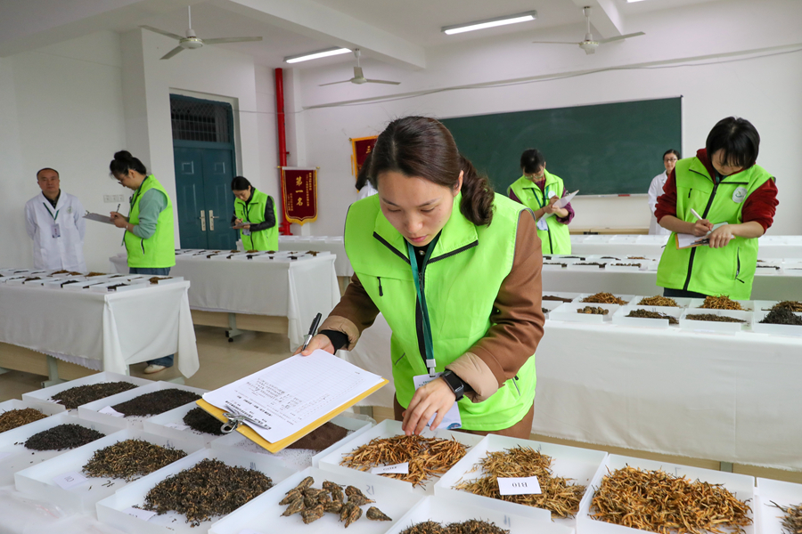 long8唯一官网茶叶知识茶叶外形知识大全“最懂茶的人”诞生记：辨、沏、闻、品、