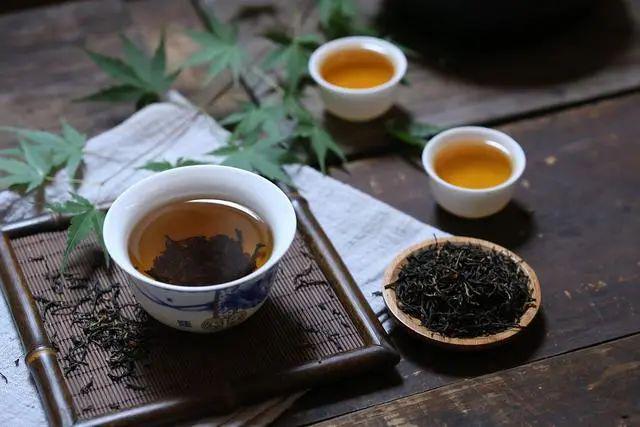 龙8long8，黑茶是属于什么茶？探秘这一传统名茶的独特魅力与品牌大盘点